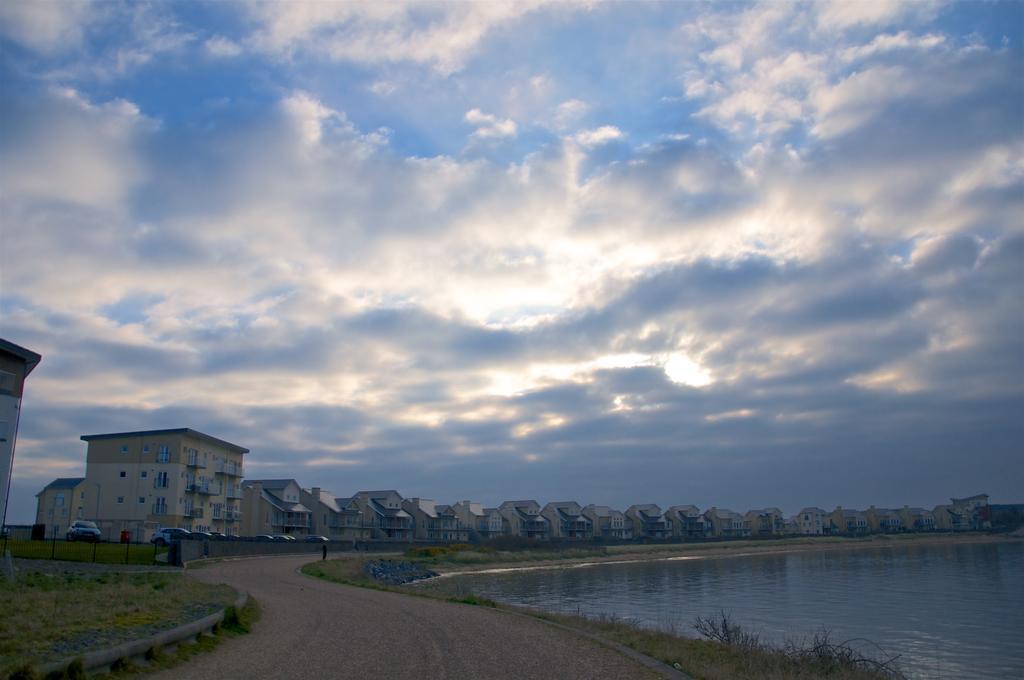 Traeth Bychan Apartment Llanelli Exterior photo